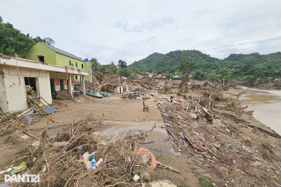 Nước mắt Trung tá công an giữa 2 lần điểm danh trong tâm lũ - 1 Nước mắt Trung tá công an giữa 2 lần điểm danh trong tâm lũ - 1