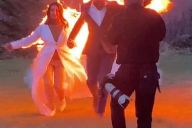 Màn bế mạc lễ cưới đầy ấn tượng của 2 diễn viên đóng thế