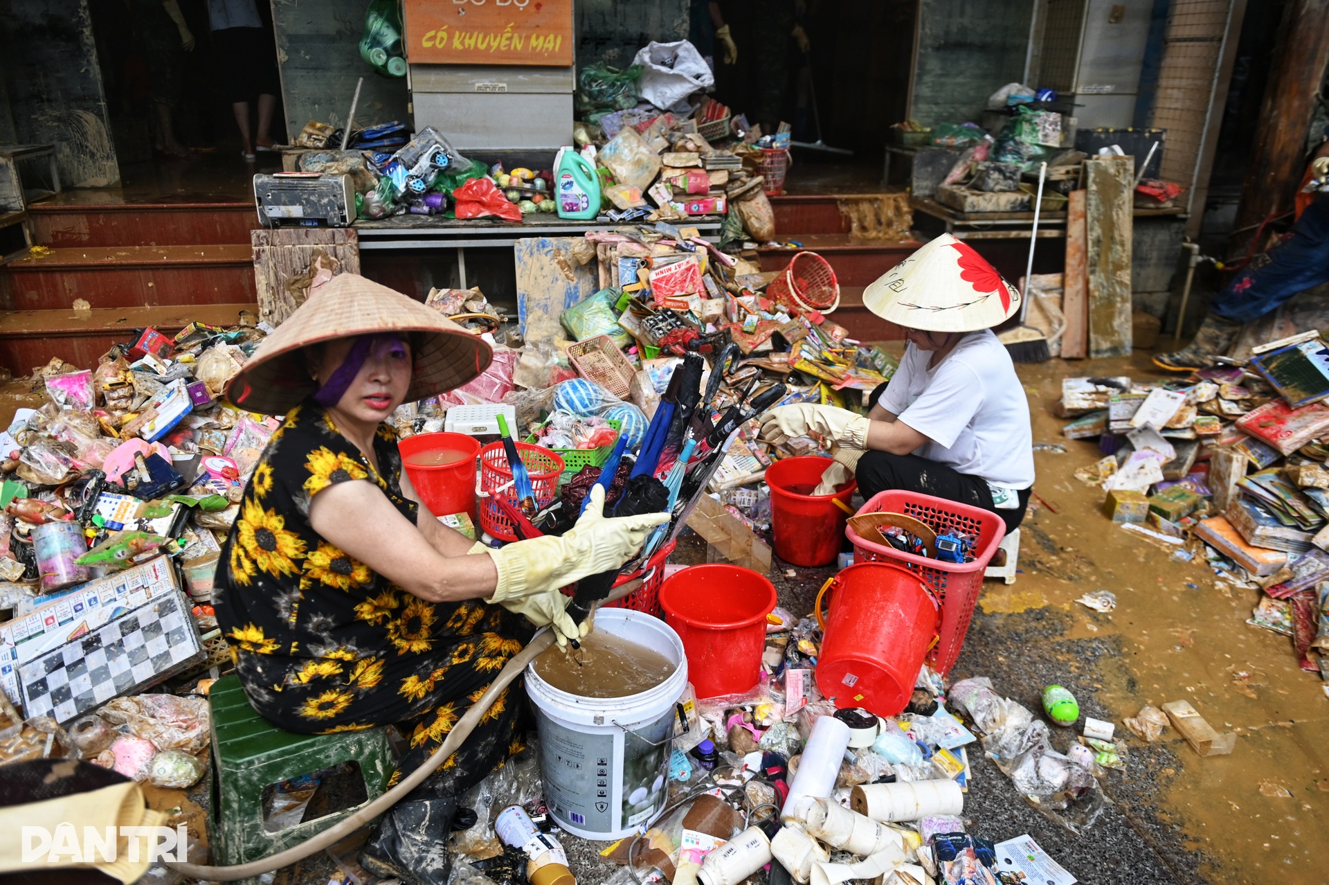 Trung tâm tỉnh Thái Nguyên thành bãi chiến trường sau lũ - 3 Trung tâm tỉnh Thái Nguyên thành bãi chiến trường sau lũ - 3