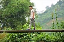 Tuyên Quang: Người dân như "làm xiếc" trên dây mỗi khi lũ về