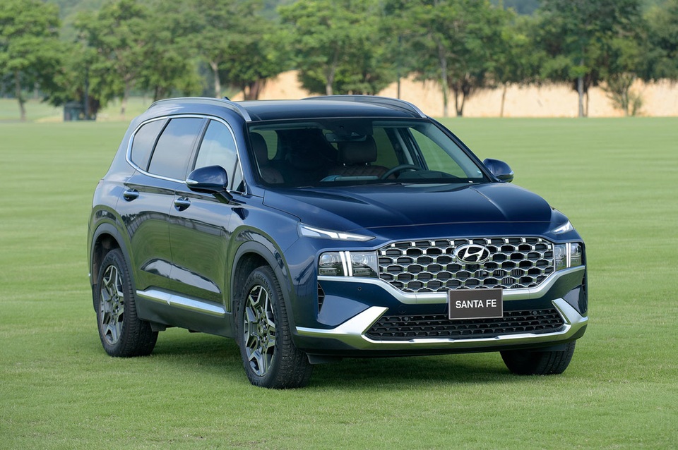 SUV cỡ D ngày càng đắt đỏ, người Việt cắn răng mua vì ham công nghệ - 1 SUV cỡ D ngày càng đắt đỏ, người Việt cắn răng mua vì ham công nghệ - 1