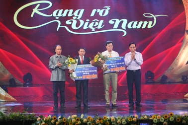 "Rạng rỡ Việt Nam": Đêm nhạc ý nghĩa chào mừng ngày quốc khánh 2/9