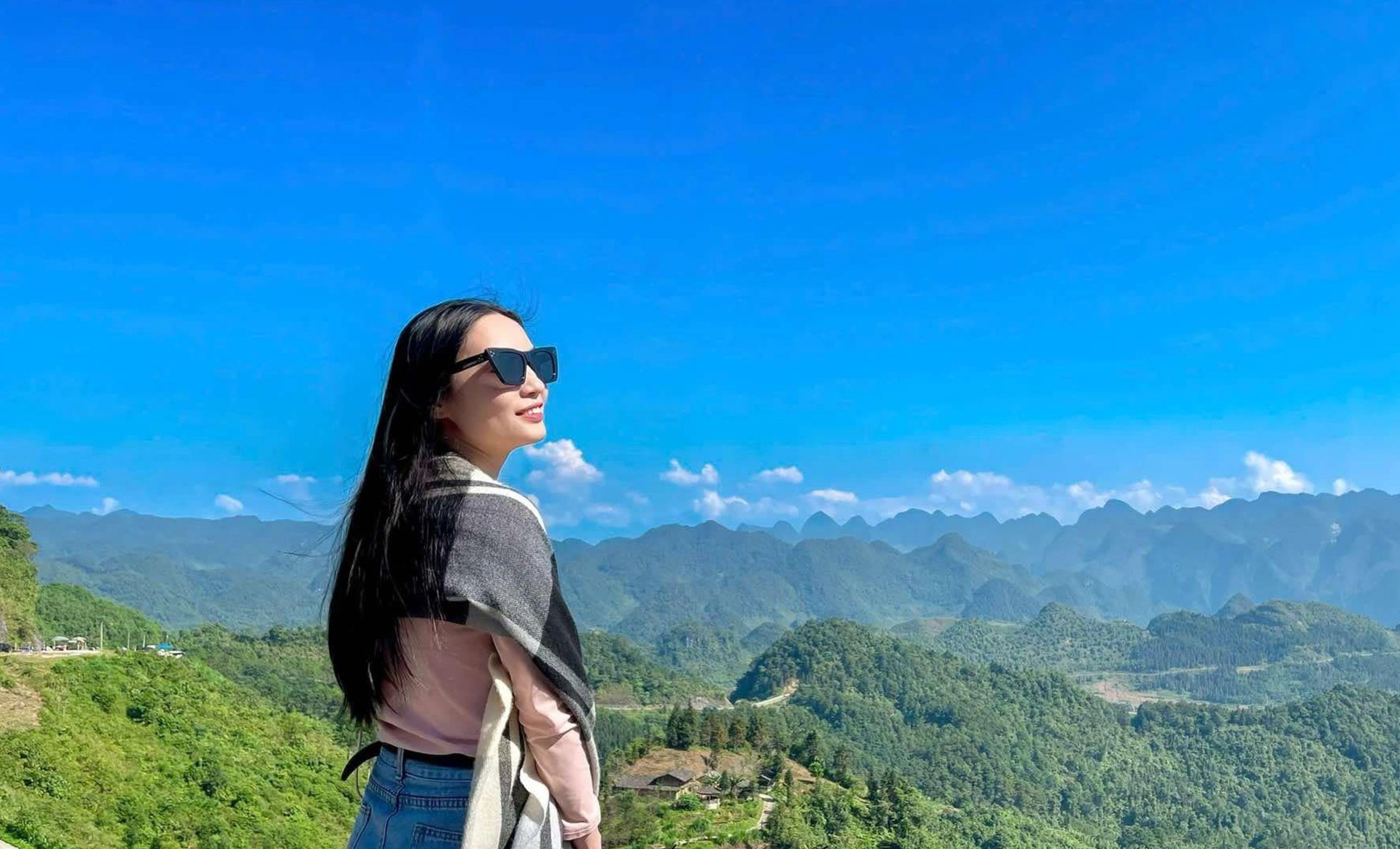 Hoa tam giác mạch Hà Giang nở rộ, khách từ TPHCM cũng đổ về check-in - 1 Hoa tam giác mạch Hà Giang nở rộ, khách từ TPHCM cũng đổ về check-in - 1