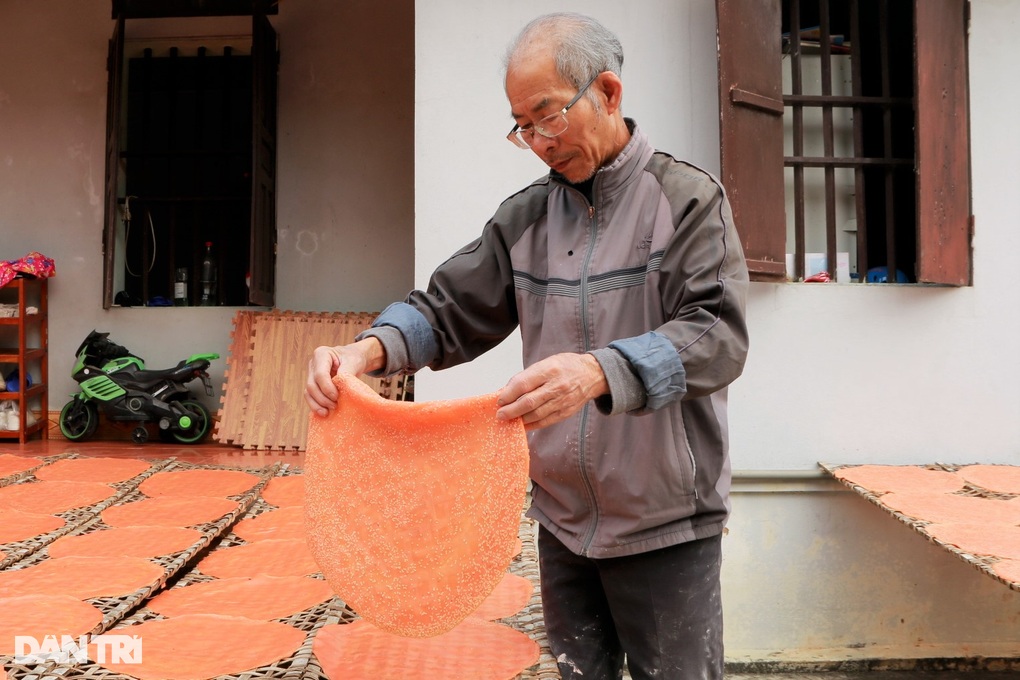 Cụ ông 70 tuổi thu 40 triệu đồng/tháng từ loại bánh gạo dân dã - 7 Cụ ông 70 tuổi thu 40 triệu đồng/tháng từ loại bánh gạo dân dã - 7