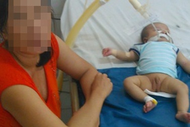 Cha mẹ làm đổ thuốc diệt cỏ vào miệng con 2,5 tháng tuổi