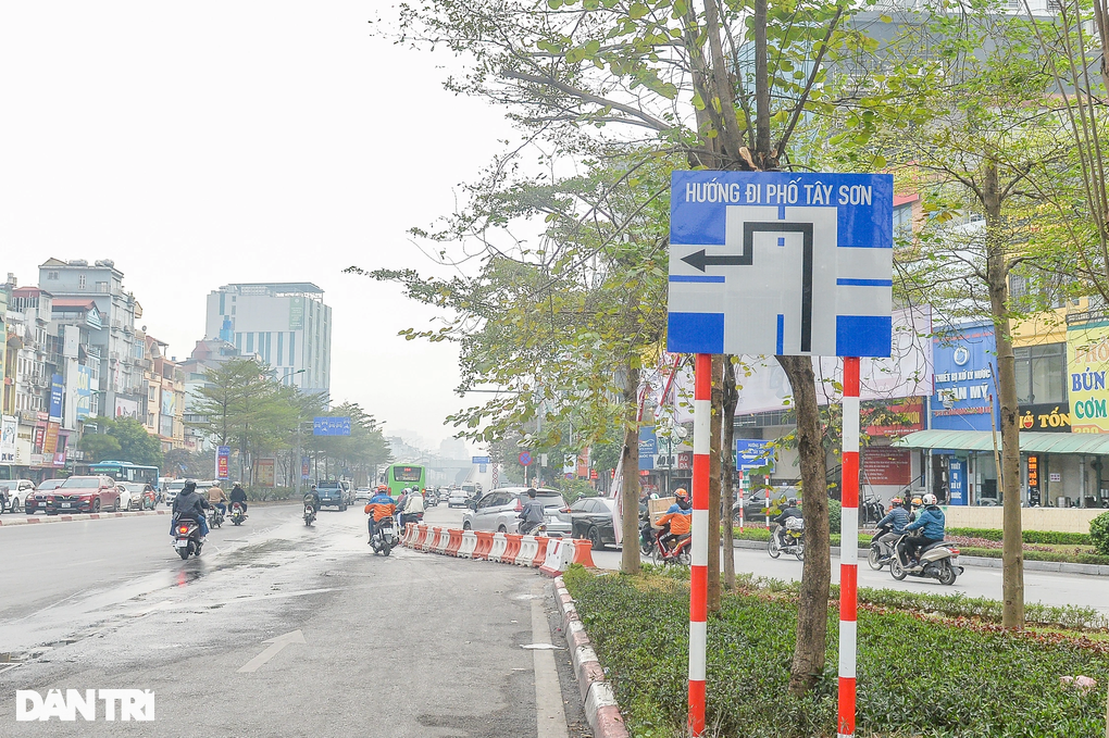 Giao thông tại điểm nóng Ngã Tư Sở - Láng ngày đầu phân luồng - 10 Giao thông tại điểm nóng Ngã Tư Sở - Láng ngày đầu phân luồng - 10