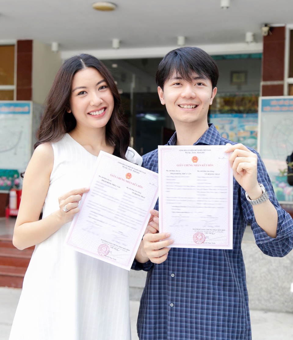 Á hậu Thúy Vân đã đăng ký kết hôn với doanh nhân hơn 10 tuổi - 2 Á hậu Thúy Vân đã đăng ký kết hôn với doanh nhân hơn 10 tuổi - 2