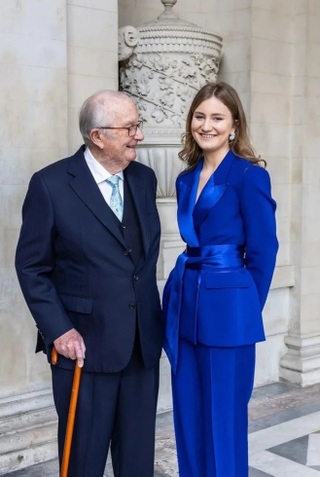 Công chúa thừa kế ngai vàng Bỉ thạo 5 ngôn ngữ, gu thời trang tinh tế - 9