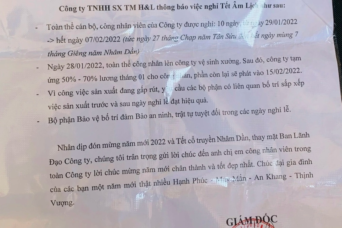 Vụ công nhân vây công ty đòi lương: Mỗi người nhận 1 triệu hỗ trợ về quê - 2 Vụ công nhân vây công ty đòi lương: Mỗi người nhận 1 triệu hỗ trợ về quê - 2