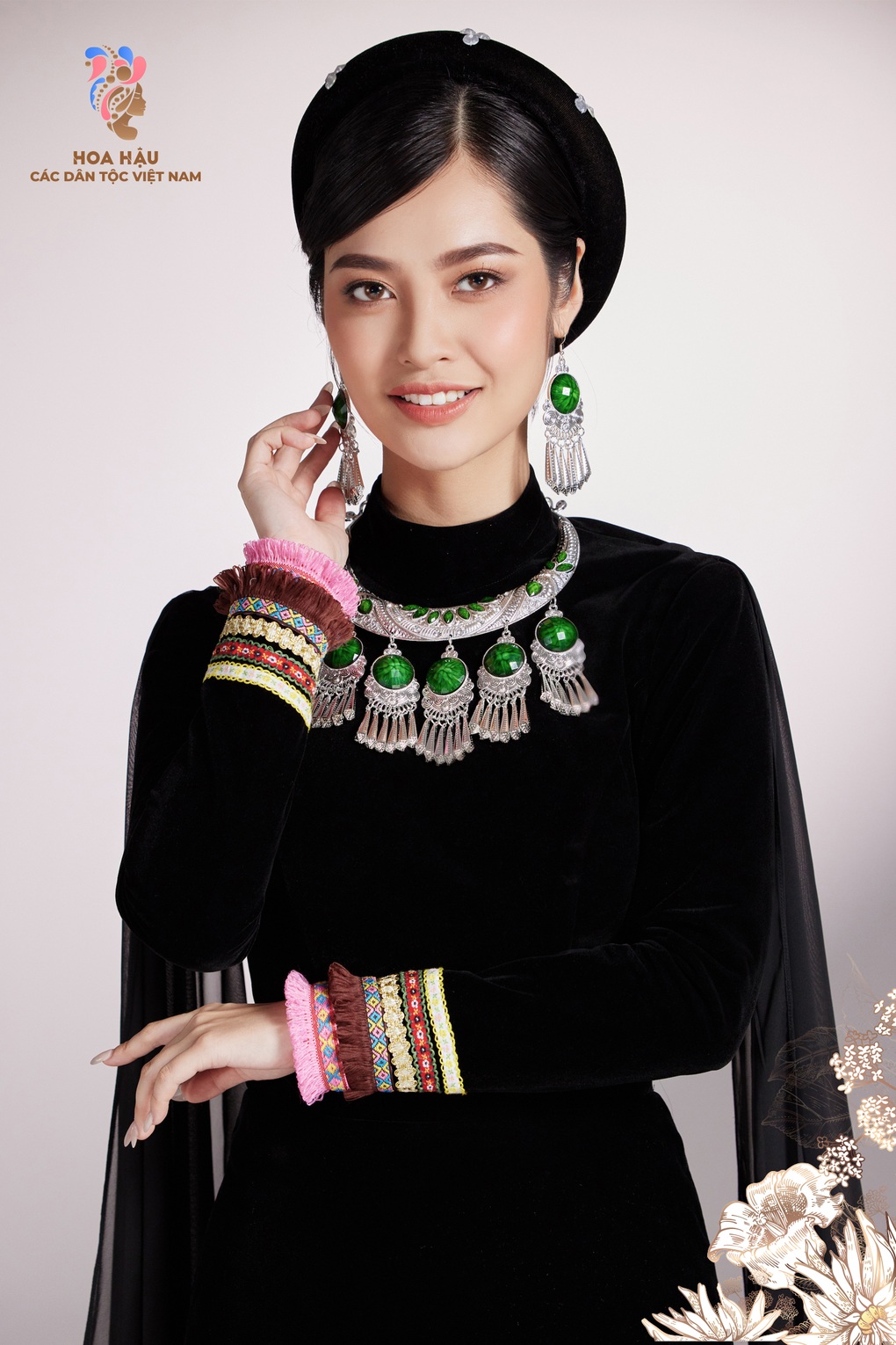 Vẻ nóng bỏng ngoài đời của Nông Thúy Hằng - cô gái Tày đăng quang Hoa hậu - 7 Vẻ nóng bỏng ngoài đời của Nông Thúy Hằng - cô gái Tày đăng quang Hoa hậu - 7