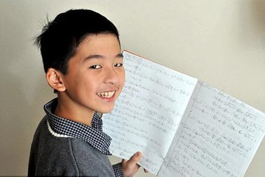 Cậu bé 10 tuổi được giáo sư đại học giảng bài