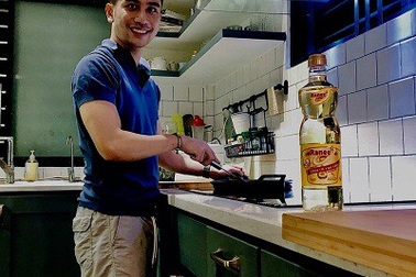 Điều gì đang thu hút các chị em thi nhau tìm mua… dầu ăn?