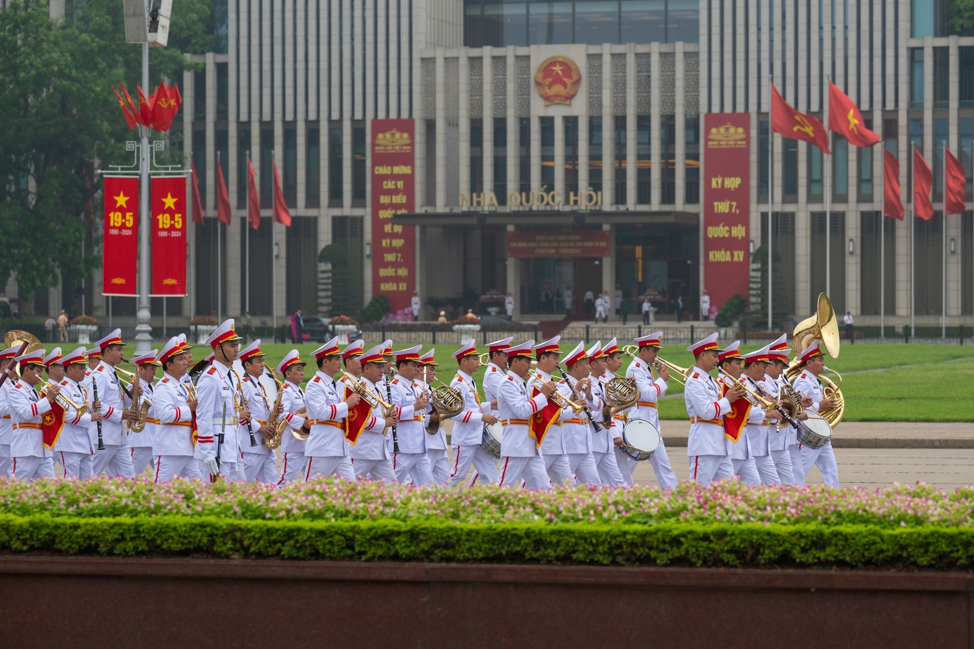 Lãnh đạo Đảng, Nhà nước vào Lăng viếng Bác trước phiên khai mạc Quốc hội - 1