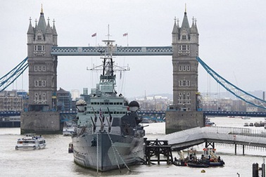 Sập cầu tàu trên sông Thames, 2 người nhập viện