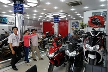 Xe máy ế vẫn tăng giá mạnh: Ham xe mới, bị chém đắt