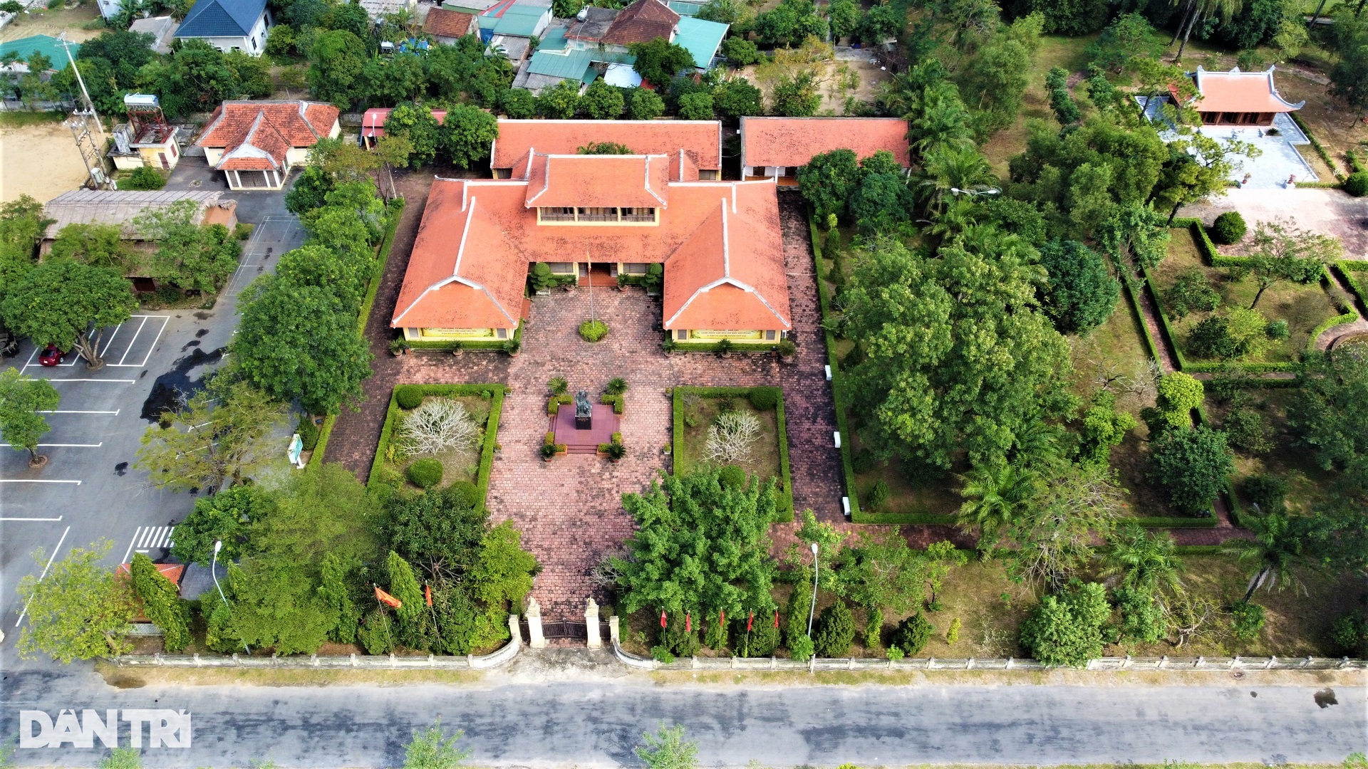 Nơi yên nghỉ và những tư liệu quý về Đại thi hào Nguyễn Du - 4 Nơi yên nghỉ và những tư liệu quý về Đại thi hào Nguyễn Du - 4