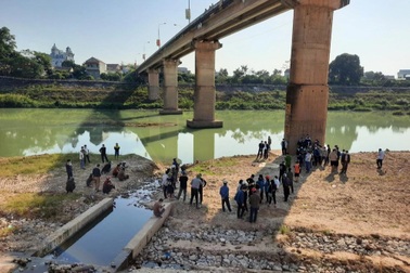 Phó Trưởng phòng Tài chính huyện tử vong dưới chân cầu