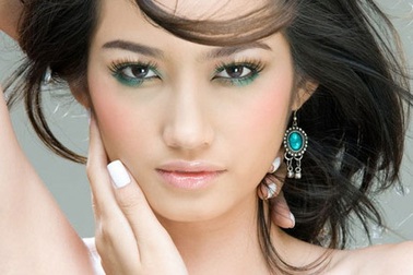 Hoa hậu Trúc Diễm viết hồi ký cho người yêu đã mất