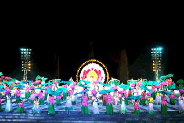 Bắn pháo hoa kỷ niệm 120 năm Ngày sinh Bác Hồ