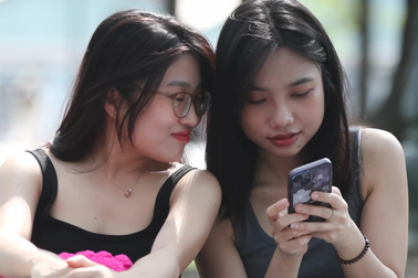 Giới trẻ TPHCM đến Dinh Độc Lập, công viên khu trung tâm chơi lễ