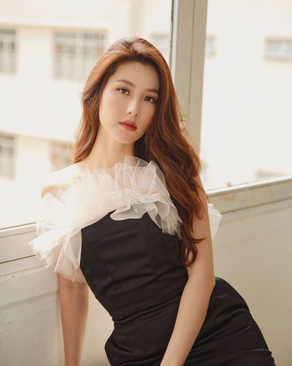 Diễm My 9X: “Dù đã khá “cuồng chân” nhưng tôi vẫn chưa dám ra khỏi nhà” - 1 Diễm My 9X: “Dù đã khá “cuồng chân” nhưng tôi vẫn chưa dám ra khỏi nhà” - 1