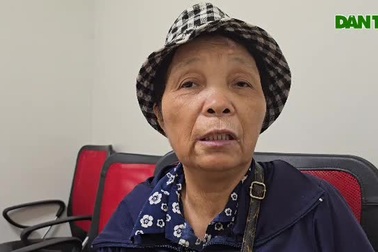 Nhận quà bạn đọc Dân trí, người mẹ nghẹn ngào nói lời cảm ơn