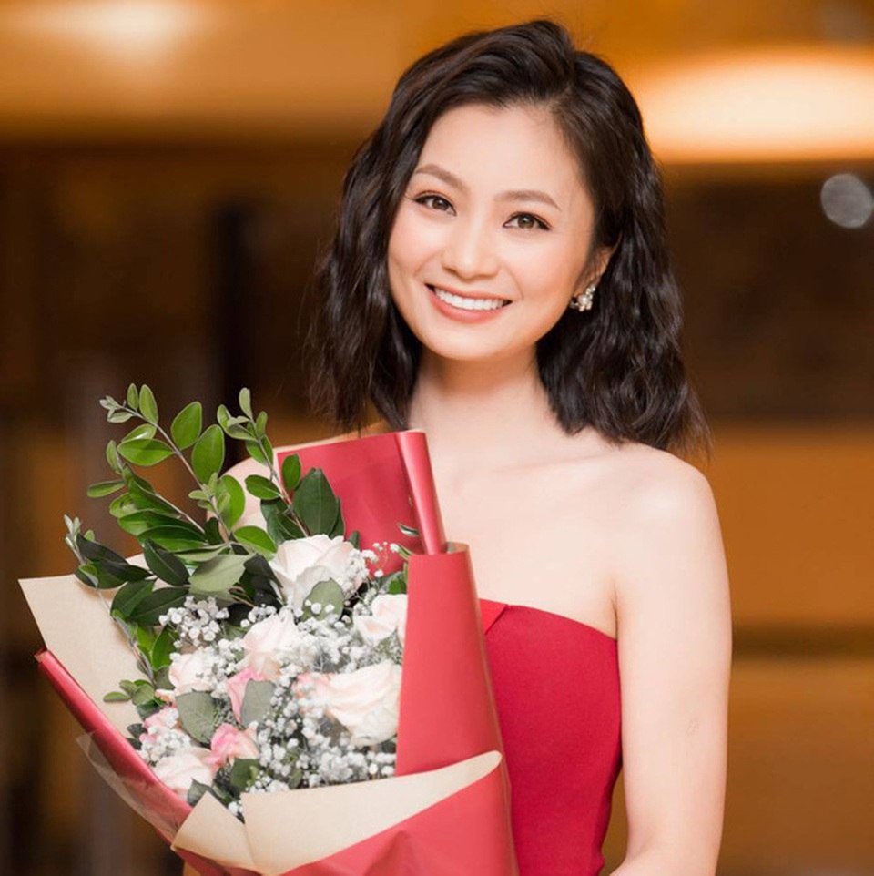 Diệu Hương tiết lộ bố qua đời khi cô đang đóng phim “Hoa hồng trên ngực trái” - 2 Diệu Hương tiết lộ bố qua đời khi cô đang đóng phim “Hoa hồng trên ngực trái” - 2