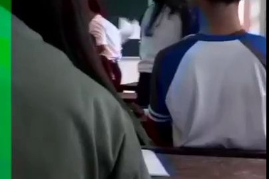 Clip thầy trò xô xát trong lớp học