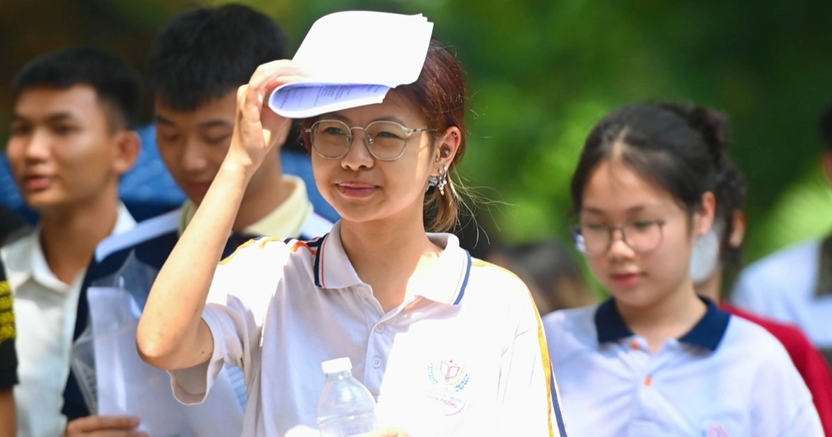 Đề ngữ văn tốt nghiệp THPT 2025 thời sự, phù hợp với kỷ nguyên vươn mình