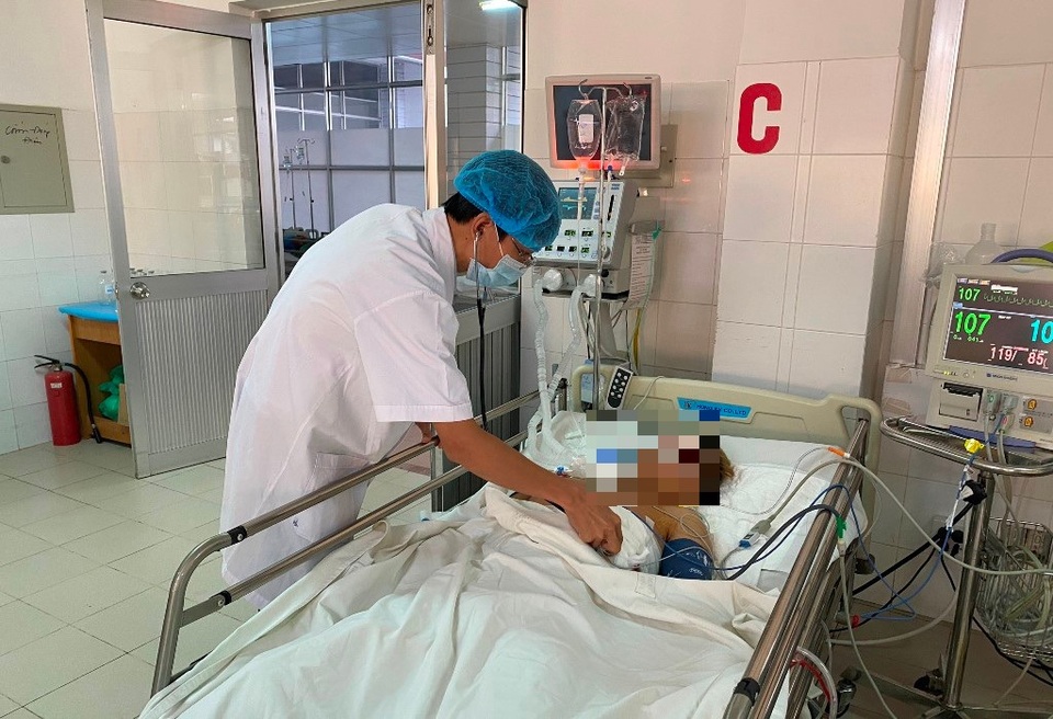 Cần Thơ: Báo động đỏ toàn bệnh viện cứu bệnh nhân bị đâm thấu tim - 1 Cần Thơ: Báo động đỏ toàn bệnh viện cứu bệnh nhân bị đâm thấu tim - 1