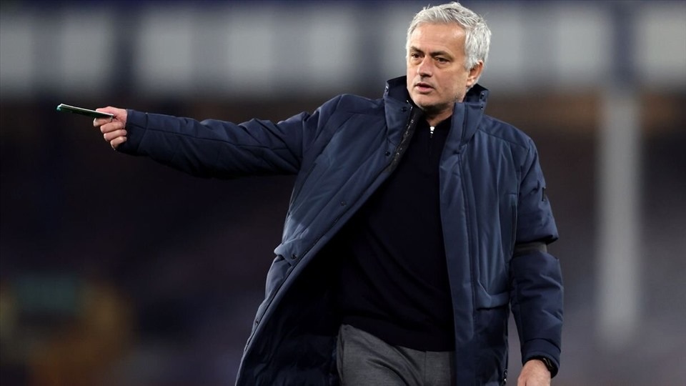 Hé lộ thông tin cực sốc về việc HLV Mourinho bị sa thải - 3 Hé lộ thông tin cực sốc về việc HLV Mourinho bị sa thải - 3