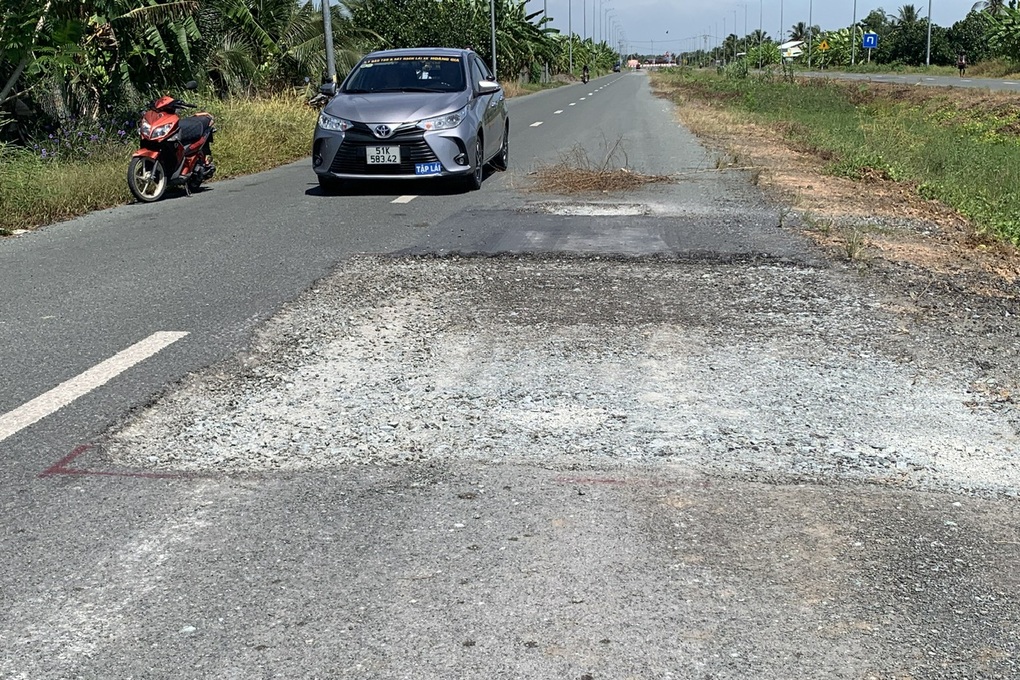 Đường vành đai hơn 3.100 tỷ ở Tây Ninh xuống cấp sau 2 năm thông xe - 1 Đường vành đai hơn 3.100 tỷ ở Tây Ninh xuống cấp sau 2 năm thông xe - 1