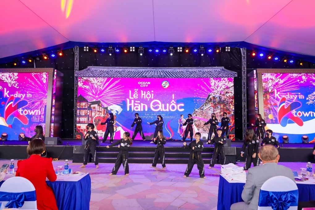 Hàng nghìn người hòa mình trong văn hóa Hàn Quốc tại lễ hội K-Day in K-Town - 9 Hàng nghìn người hòa mình trong văn hóa Hàn Quốc tại lễ hội K-Day in K-Town - 9