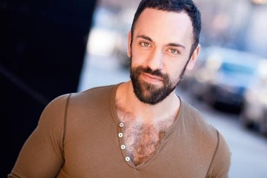 Khốn khổ vì bị nghìn người tìm đến đòi...yêu?