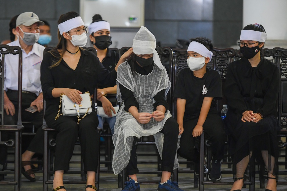 Gia đình, bạn bè đau lòng đưa tiễn Hoa hậu Nguyễn Thu Thủy - 3 Gia đình, bạn bè đau lòng đưa tiễn Hoa hậu Nguyễn Thu Thủy - 3