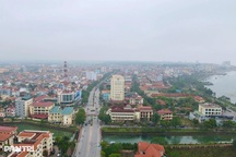 Phát phiếu lấy ý kiến đại diện hộ gia đình về việc sáp nhập tỉnh, xã