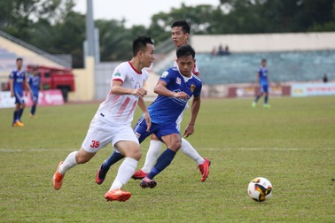 Hà Minh Tuấn lập hattrick giúp Quảng Nam đè bẹp Nam Định