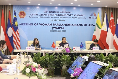 Thu nhập trung bình của nam giới đang cao gấp rưỡi nữ giới