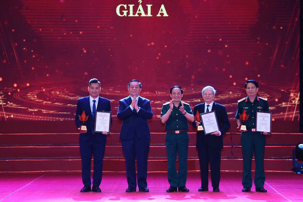 Giáo sư 86 tuổi đạt giải A thi viết về Bảo vệ nền tảng tư tưởng của Đảng - 2 Giáo sư 86 tuổi đạt giải A thi viết về Bảo vệ nền tảng tư tưởng của Đảng - 2