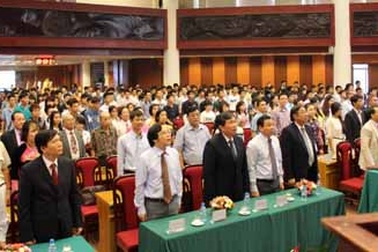 Sinh viên ĐH Nguyễn Trãi ủng hộ đồng bào bị lũ lụt