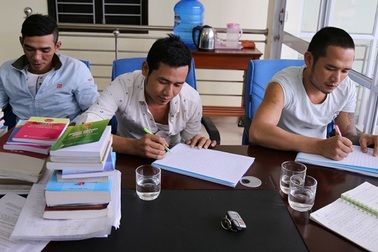 Người dân “tố” bị công an đánh đập, tạm giữ trong nhiều ngày