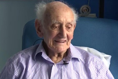 Bệnh nhân cao tuổi nhất thế giới chiến thắng ung thư