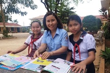 Cô giáo mắc bệnh ung thư nhưng vẫn miệt mài giúp đỡ học sinh nghèo