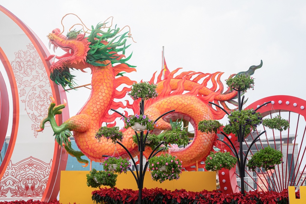 Cặp rồng ở Bắc Giang vừa ra mắt, người dân nô nức chụp ảnh check-in - 2 Cặp rồng ở Bắc Giang vừa ra mắt, người dân nô nức chụp ảnh check-in - 2