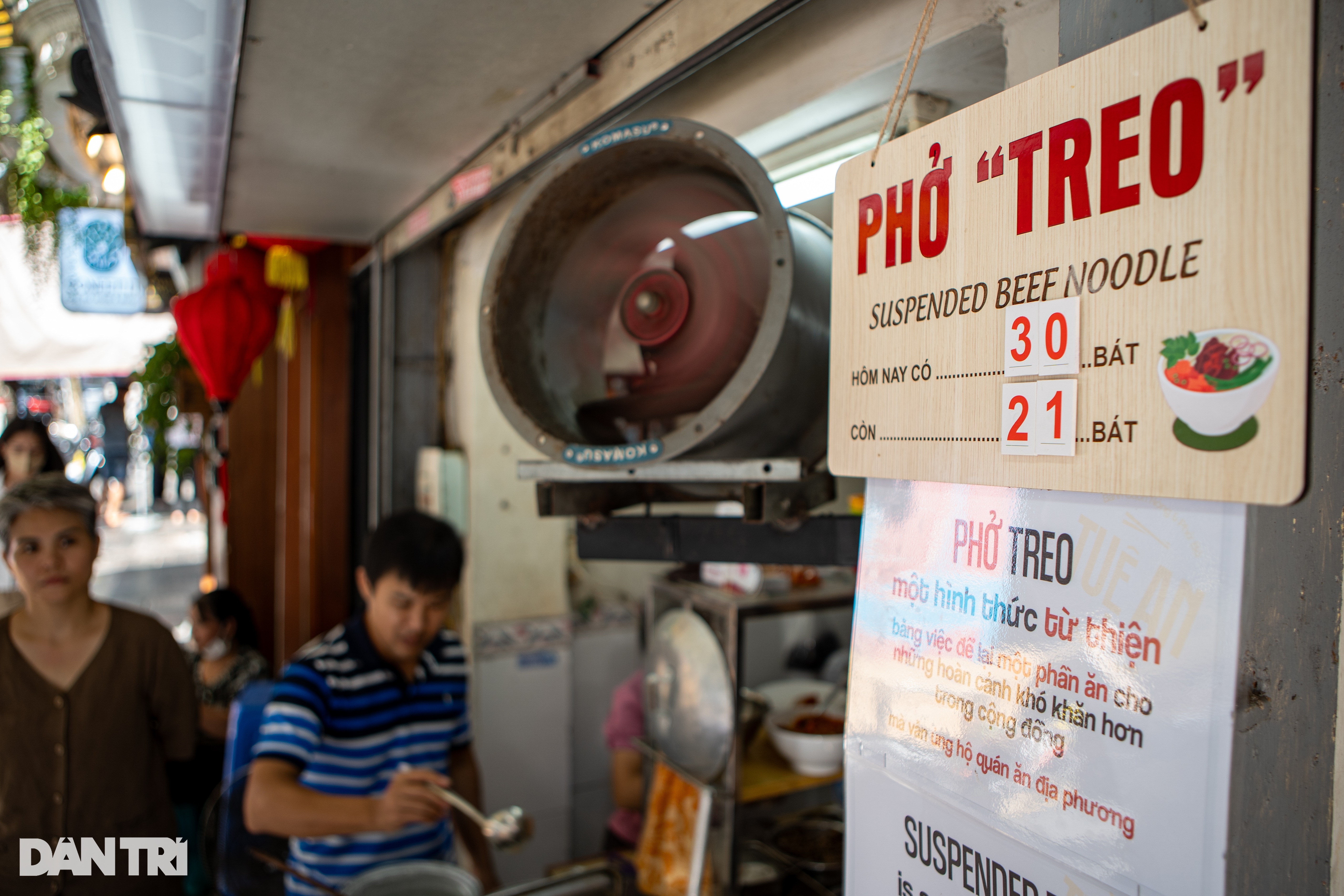 View - Độc đáo phở "treo" ở Hà Nội | Báo Dân trí