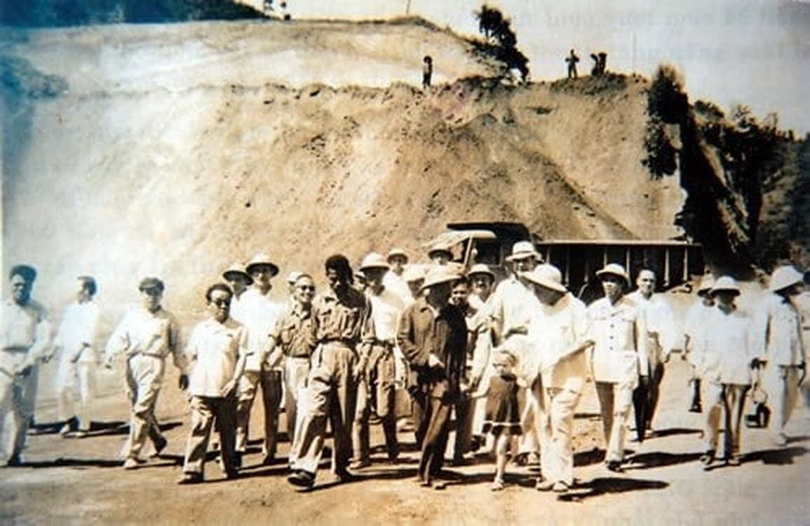 Chủ mỏ và nữ ca sỹ vùng cao vinh dự được Bác Hồ khen - 2