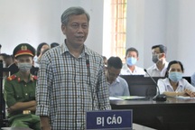 Đại gia Trịnh Sướng "cười tươi" tiết lộ công thức chế tạo xăng giả