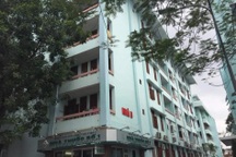 Người đàn ông nghi trộm đồ trong bệnh viện, rơi từ tầng 4 xuống đất tử vong