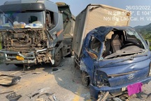 Bốn ô tô dừng trên cao tốc Nội Bài - Lào Cai bị húc liên hoàn