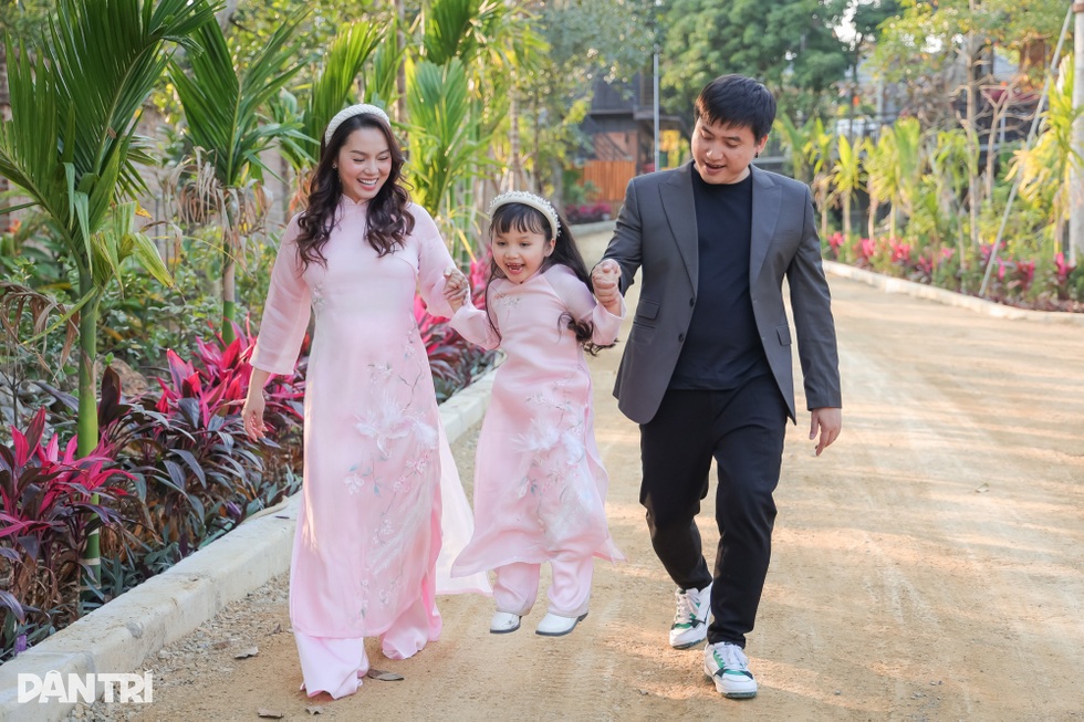 Ca sĩ Nguyễn Ngọc Anh và ký ức về Tết xưa, bán hàng xén cho bà ngoại - 7 Ca sĩ Nguyễn Ngọc Anh và ký ức về Tết xưa, bán hàng xén cho bà ngoại - 7